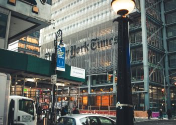 트럼프의 뉴욕타임스 상대 150억달러 명예훼손 소송 기각