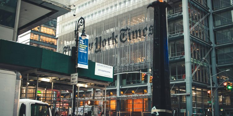 트럼프의 뉴욕타임스 상대 150억달러 명예훼손 소송 기각