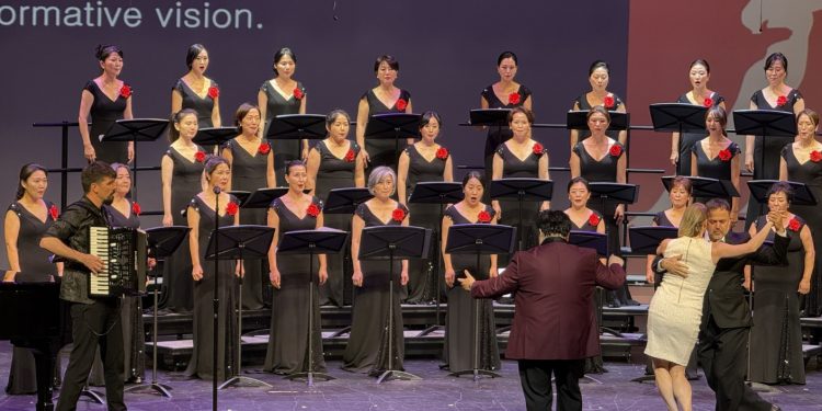 “가을밤을 아름다운 합창으로 수놓다”