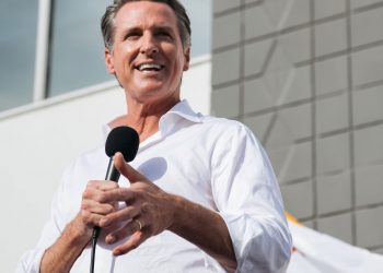 개빈 뉴섬 캘리포니아 주지사, “내년 선거후 대선 출마 검토”