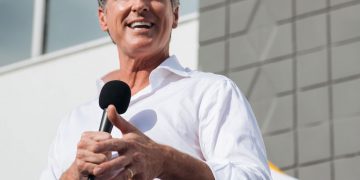 개빈 뉴섬 캘리포니아 주지사, “내년 선거후 대선 출마 검토”