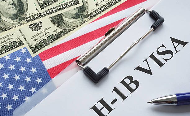 “H-1B 비자 $10만 수수료, 해외 신규 신청자에만 적용”