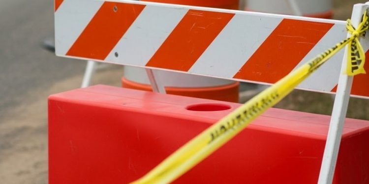 맥기니스 페리 로드-윈드워드 콘코스 교차로, 12월 5일까지 공사