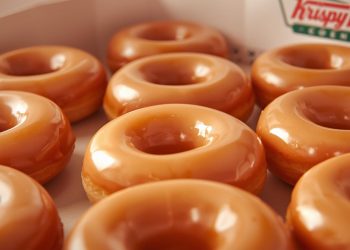 도넛 애호가 희소식: 크리스피 크림, 12월 12일 ‘1달러 더즌’ 재개