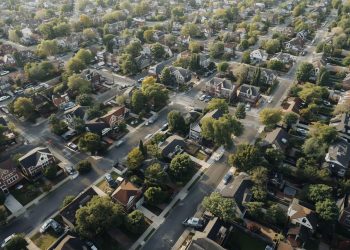 미국 주택 시장 위기: “주택 75% 이상이 중산층 접근 불가”