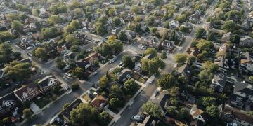 미국 주택 시장 위기: “주택 75% 이상이 중산층 접근 불가”