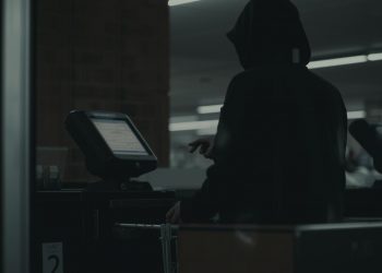 셀프 계산대 ‘양심 도둑’ 급증… 미국 소비자 4명 중 1명 “의도적으로 물건 훔쳤다”