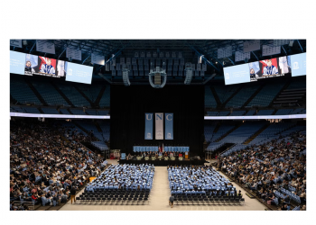 90세 신경외과 의사, 70년 만에 UNC 채플힐 학부 학위 취득