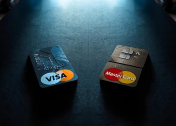 ‘사파이어 리저브’나 ‘아멕스 플래티넘’ 급 카드 사용 시 ‘수수료 폭탄’ 맞을 수도