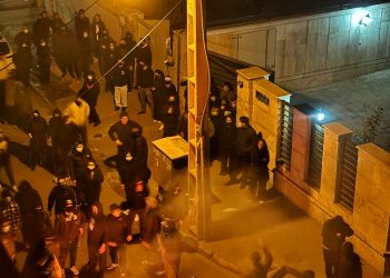 벼랑 끝에 선 이슬람 공화국, 이란 전역 ‘피의 항쟁’으로 얼룩