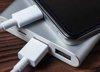 “기내 보조배터리 사용 및 충전 금지”… 주요 항공사들, 화재 예방 위해 ‘강력 조치’