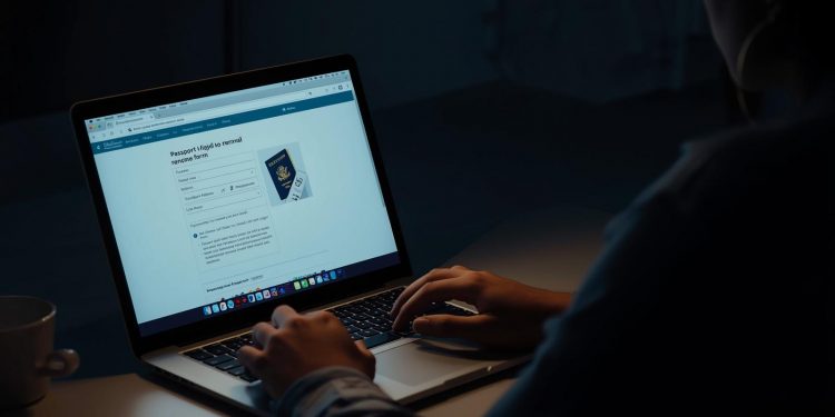 미 여권 온라인 갱신 주의… “신청 즉시 기존 여권 무효”