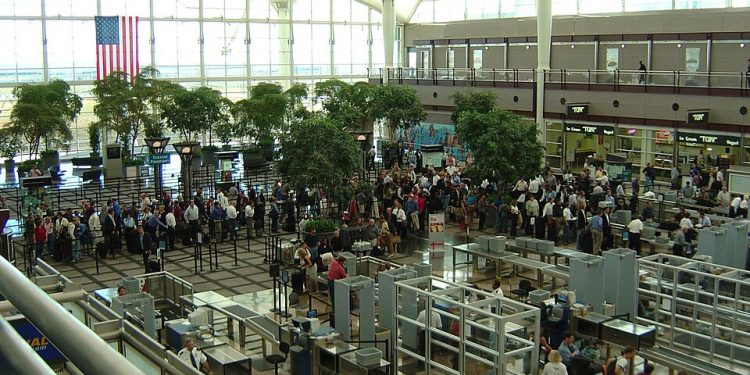 “정부 셧다운 여파… 애틀랜타 공항 보안 검색 대기 급증”