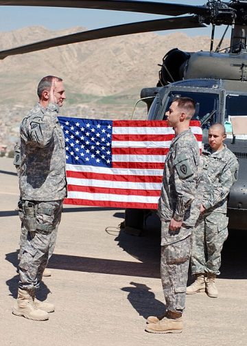 미 육군 입대 문턱 낮췄다… 연령 42세로 상향, ‘마리화나 전과’ 무혈입성