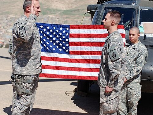 미 육군 입대 문턱 낮췄다… 연령 42세로 상향, ‘마리화나 전과’ 무혈입성