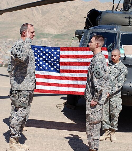 미 육군 입대 문턱 낮췄다… 연령 42세로 상향, ‘마리화나 전과’ 무혈입성