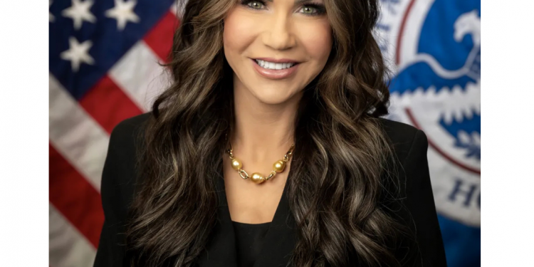 트럼프, 크리스티 놈 국토안보장관 전격 경질… 후임에 뮬린 의원 지명