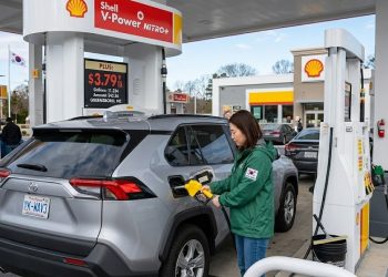 “개스값 또 오른다”… 美-이란 군사충돌에 유가 급등, 갤런당 3.30달러 넘보나