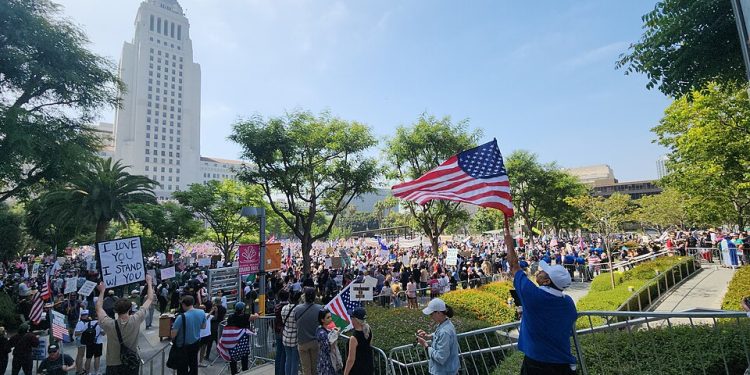 “미국에는 왕이 없다”…전국 3천여 곳 ‘노 킹스 데이’ 시위 확산
