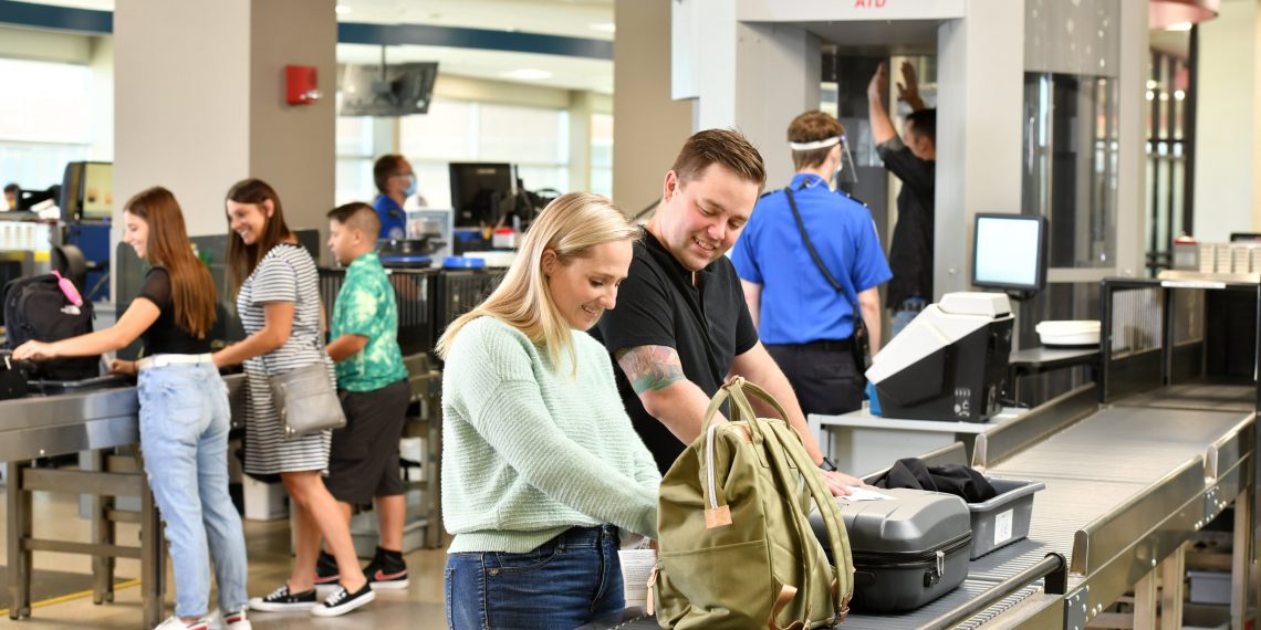 미 공항 보안검색 변화… 얼굴 인식으로 ‘신분증 없이’ 통과 가능