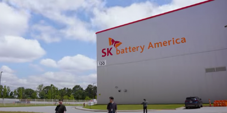 “조지아 SK 배터리 공장 1천명 가까이 해고… 전기차 시장 둔화 여파”