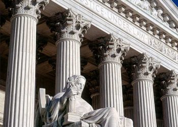 미 대법원 ‘출생지 시민권’ 폐지 놓고 격론… 트럼프, 직접 출석해 압박