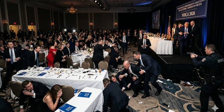 백악관 기자단 만찬 도중 총격…트럼프 긴급 대피, 용의자 제압