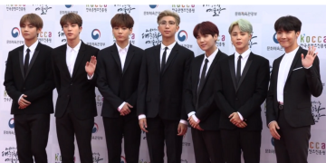 방탄소년단, 미 AMA서 통산 두 번째 ‘올해의 아티스트’ 대상 수상