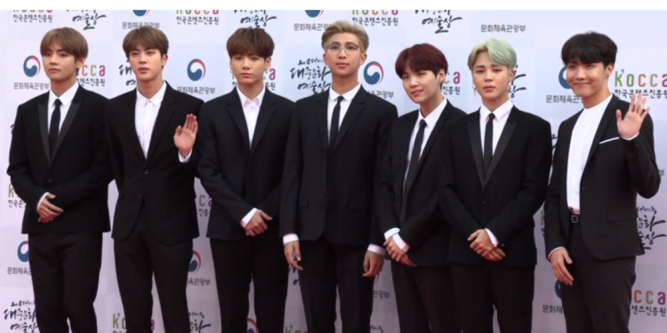 방탄소년단, 미 AMA서 통산 두 번째 ‘올해의 아티스트’ 대상 수상