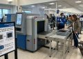 미국 공항 CT 검색기 입구 좁아져… 기내 가방 못 들어가 위탁으로 돌리는 여행객 늘어