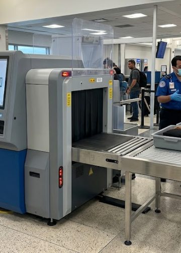 미국 공항 CT 검색기 입구 좁아져… 기내 가방 못 들어가 위탁으로 돌리는 여행객 늘어